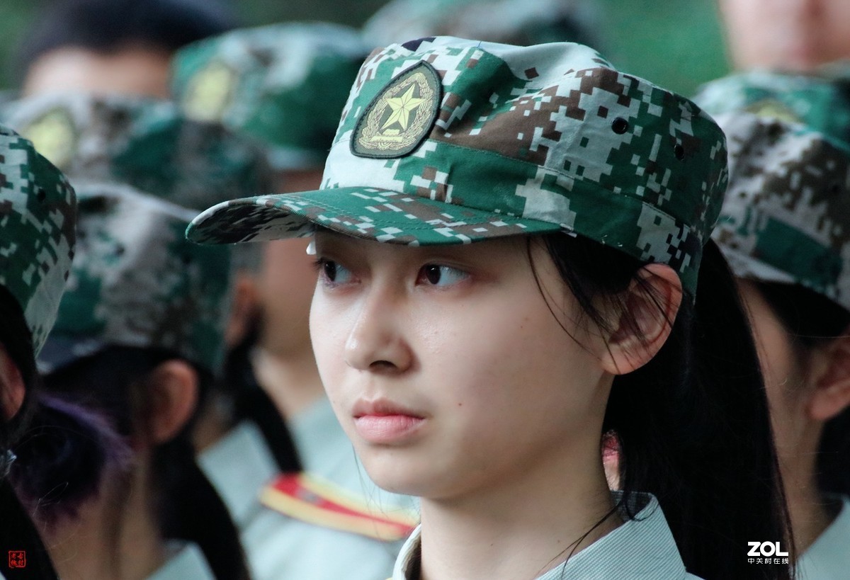 飒爽英姿西大军训女生抓拍