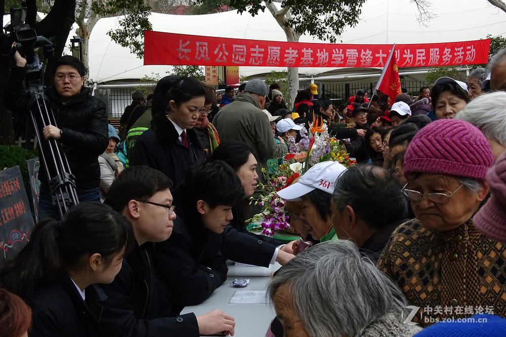 向雷锋学习活动时随拍