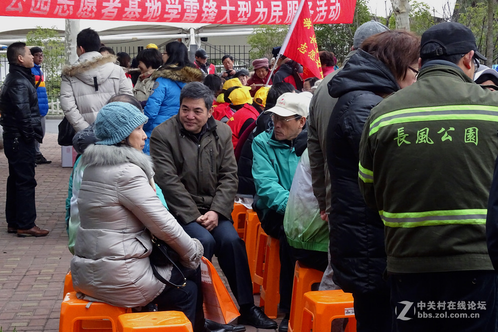 向雷锋学习活动时随拍