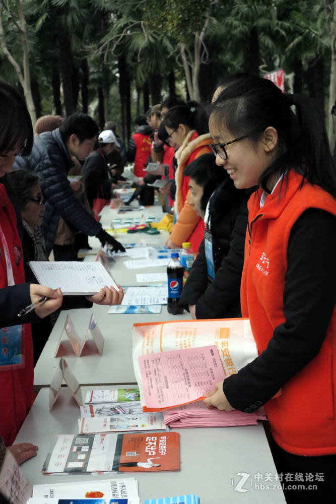 向雷锋学习活动时随拍