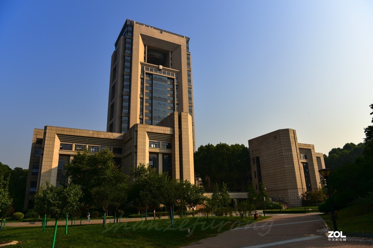 国庆中的西安交大校园