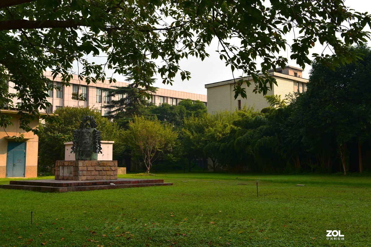 国庆中的西安交大校园