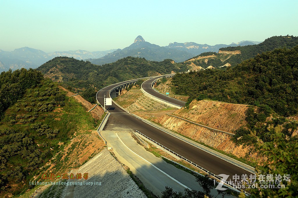 高速公路穿过太行山