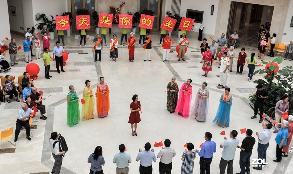 《今天是你的生日》银发达人参与拍摄北京市老龄协会快闪