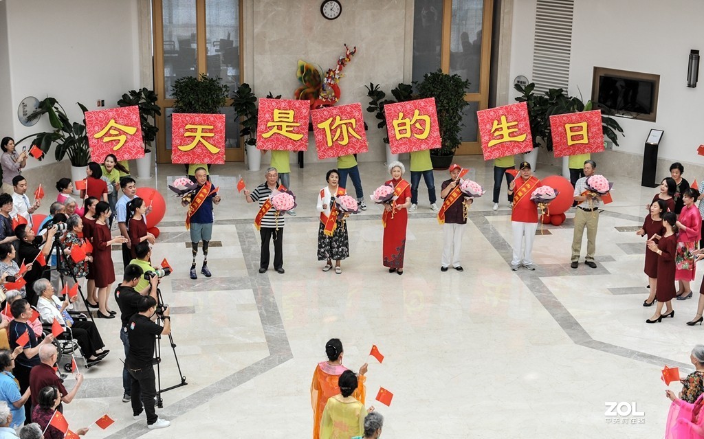 《今天是你的生日》银发达人参与拍摄北京市老龄协会快闪
