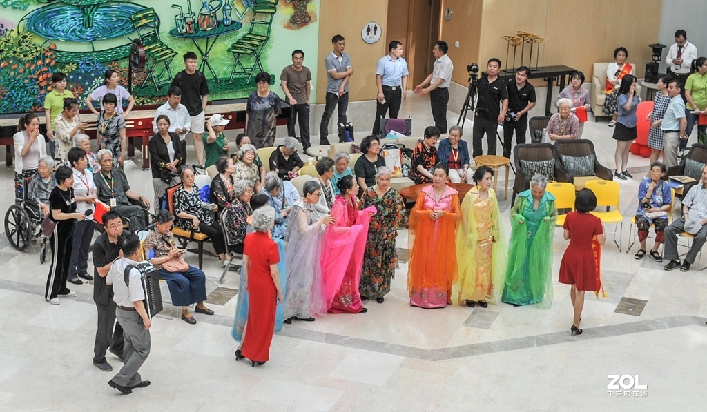 《今天是你的生日》银发达人参与拍摄北京市老龄协会快闪