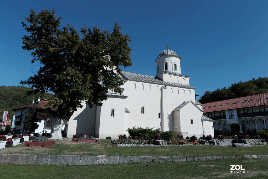 塞尔维亚白天使修道院,黑山的塔拉大桥和奥斯特洛修道院
