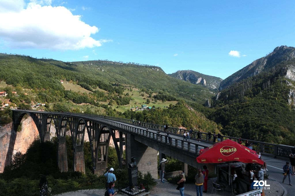 塞尔维亚白天使修道院,黑山的塔拉大桥和奥斯特洛修道院