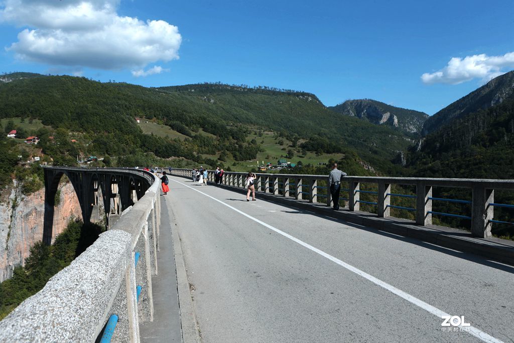 塞尔维亚白天使修道院,黑山的塔拉大桥和奥斯特洛修道院