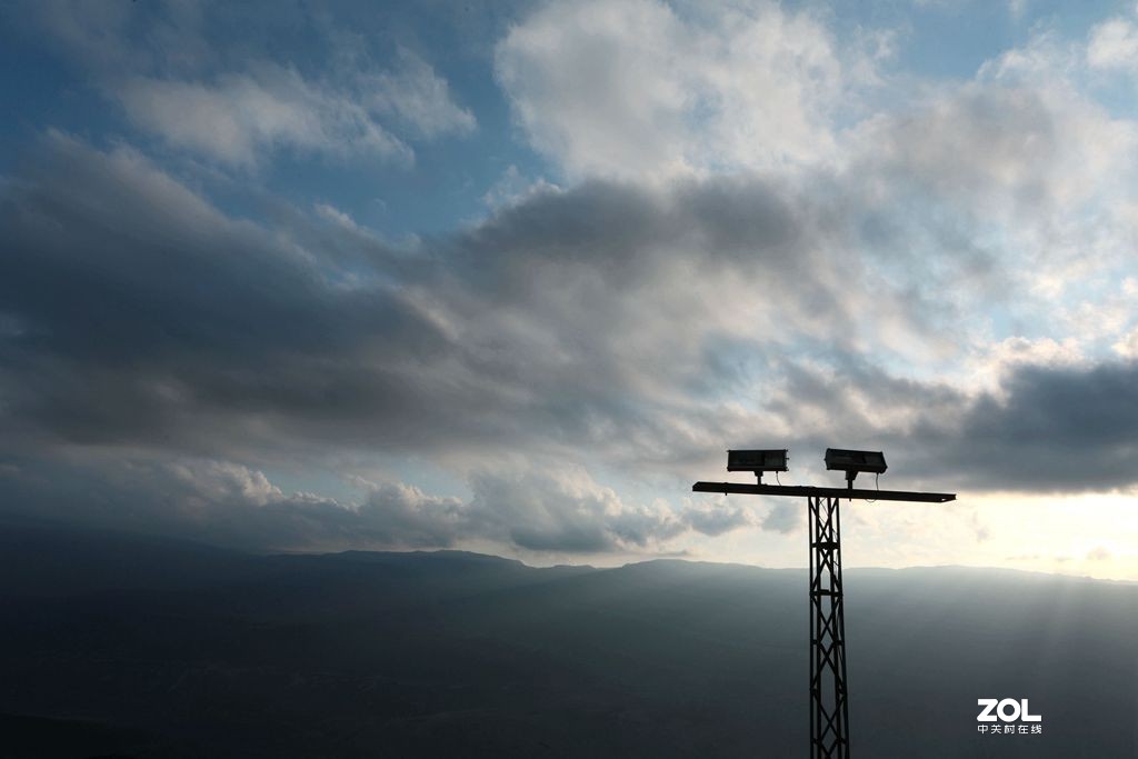 塞尔维亚白天使修道院,黑山的塔拉大桥和奥斯特洛修道院