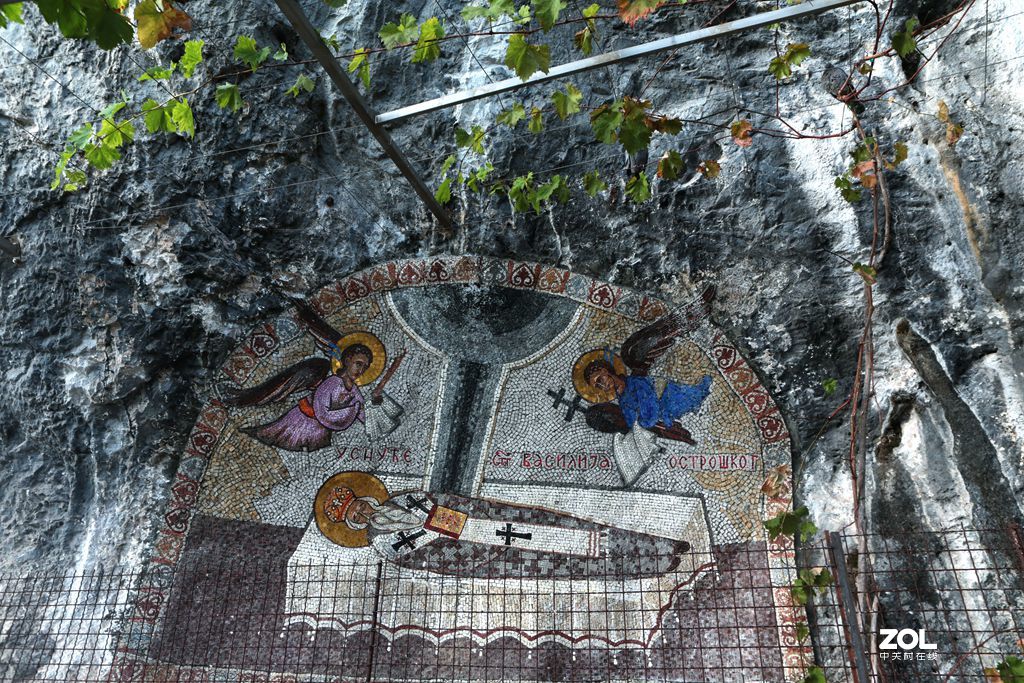 塞尔维亚白天使修道院,黑山的塔拉大桥和奥斯特洛修道院