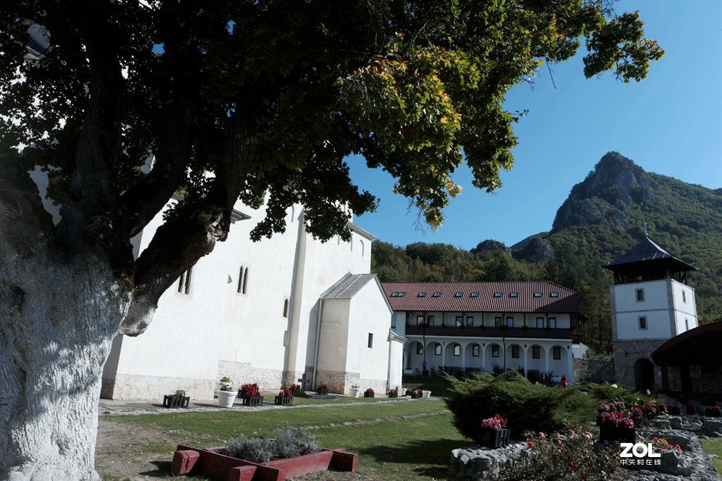 塞尔维亚白天使修道院,黑山的塔拉大桥和奥斯特洛修道院