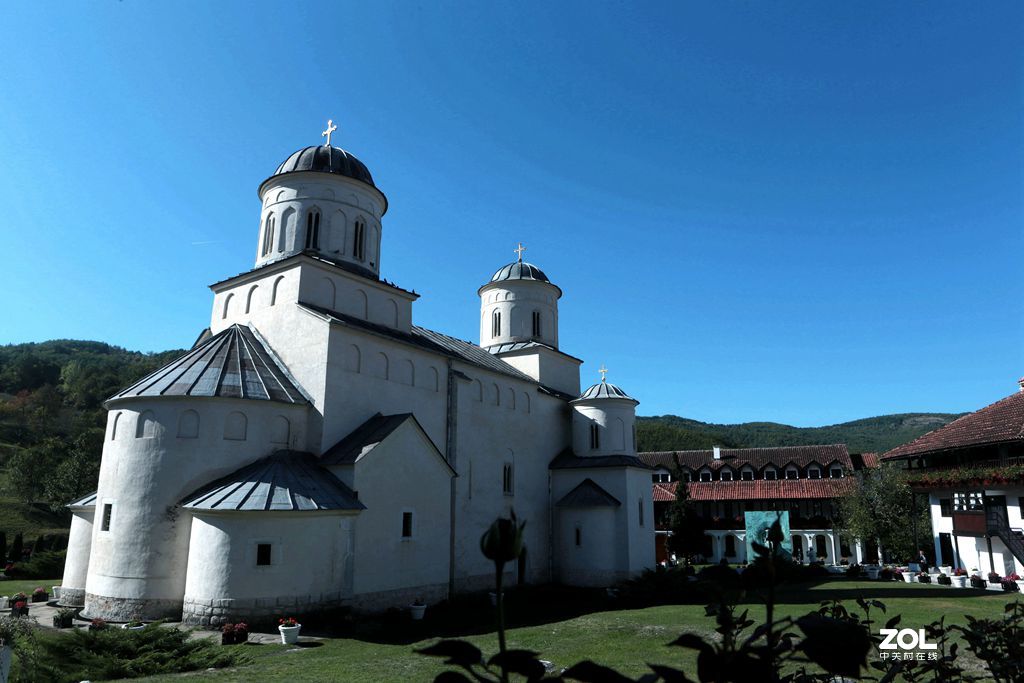 塞尔维亚白天使修道院,黑山的塔拉大桥和奥斯特洛修道院