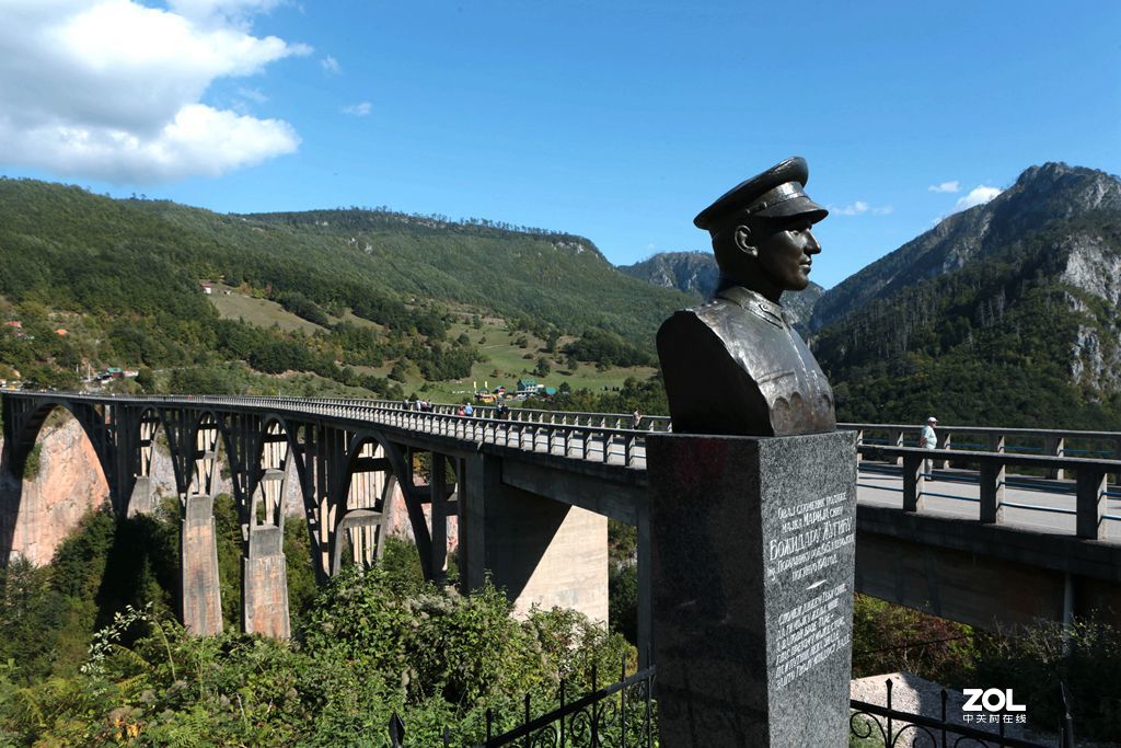 塞尔维亚白天使修道院,黑山的塔拉大桥和奥斯特洛修道院