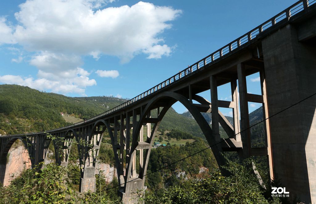 塞尔维亚白天使修道院,黑山的塔拉大桥和奥斯特洛修道院