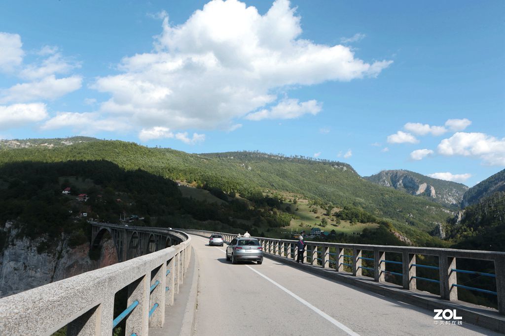 塞尔维亚白天使修道院,黑山的塔拉大桥和奥斯特洛修道院