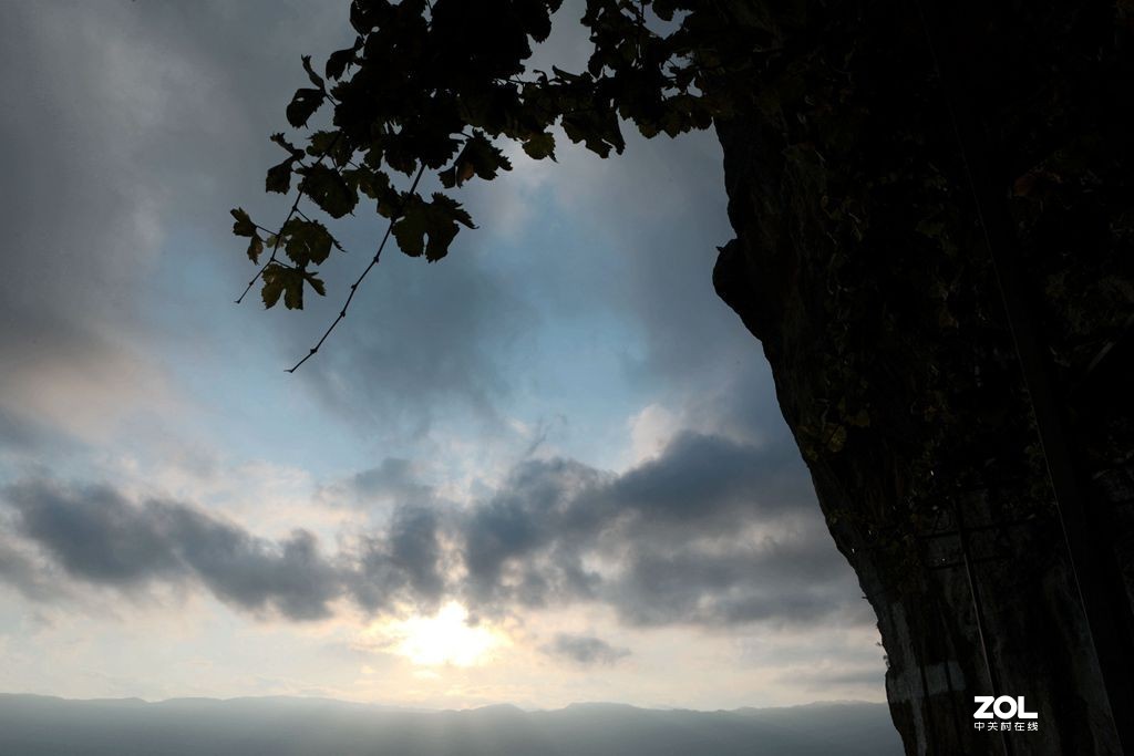 塞尔维亚白天使修道院,黑山的塔拉大桥和奥斯特洛修道院