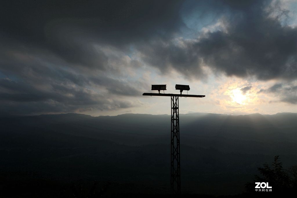 塞尔维亚白天使修道院,黑山的塔拉大桥和奥斯特洛修道院