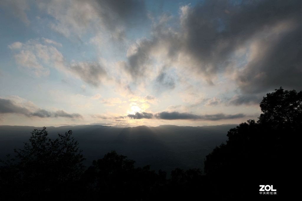 塞尔维亚白天使修道院,黑山的塔拉大桥和奥斯特洛修道院