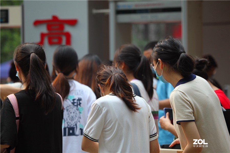 洛阳高考第三天吸引众多考生参加