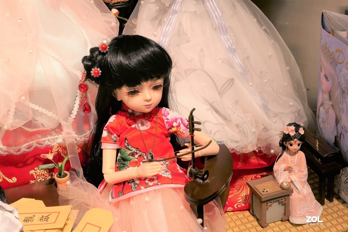 【可爱的小女孩】——摄于上海环球港