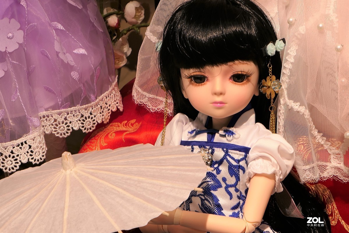 【可爱的小女孩】——摄于上海环球港