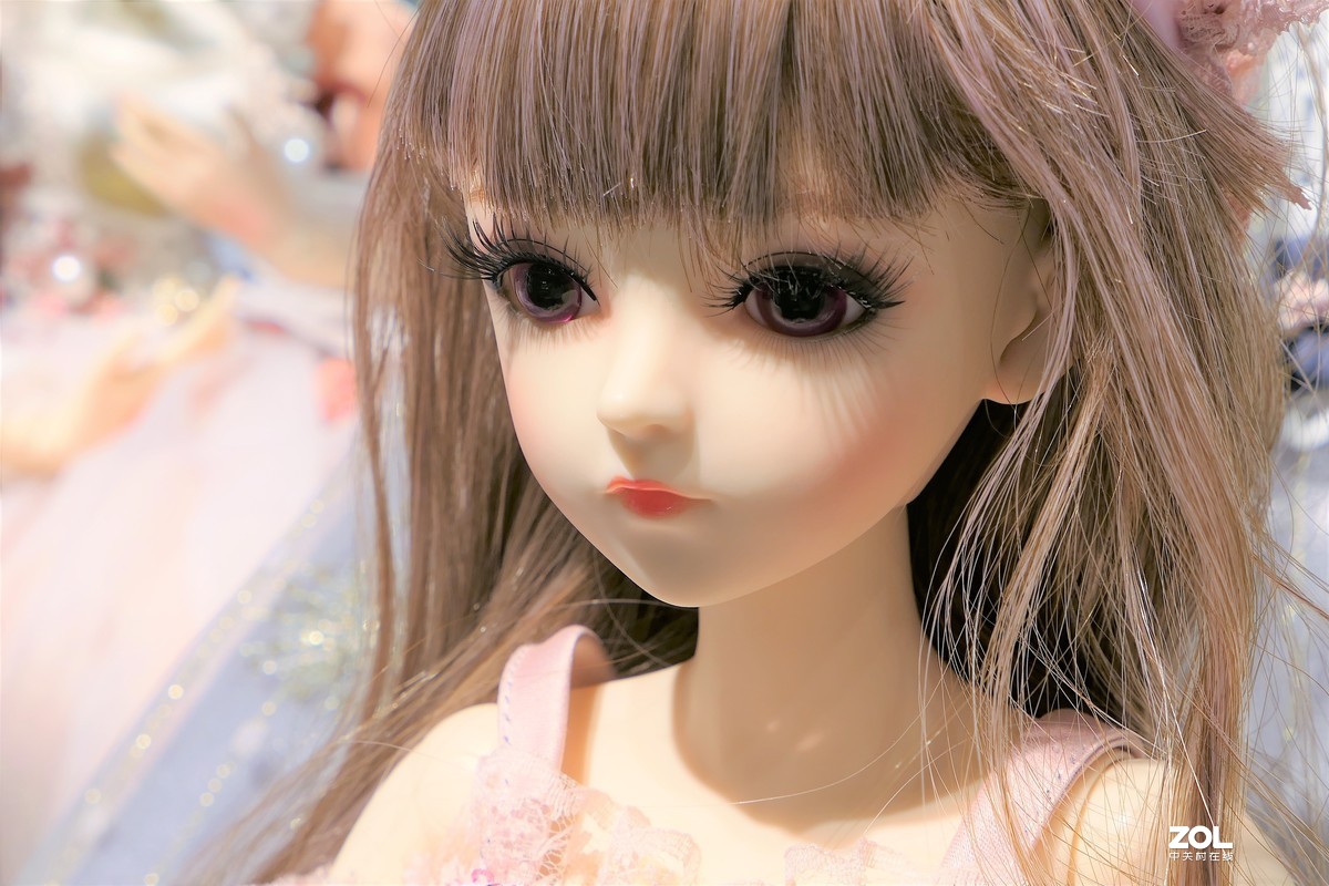 【可爱的小女孩】——摄于上海环球港