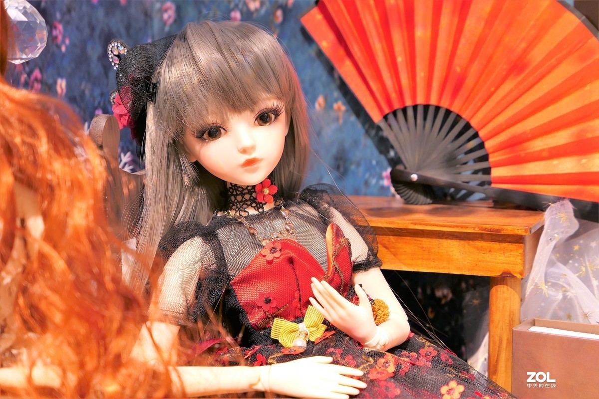 【可爱的小女孩】——摄于上海环球港