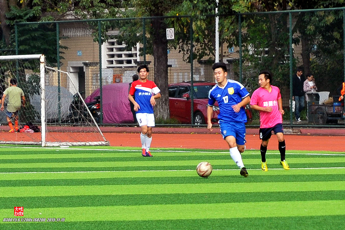 绿茵场上——（一组运动抓拍）