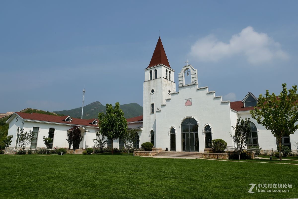 蓝天白云下的“教堂”