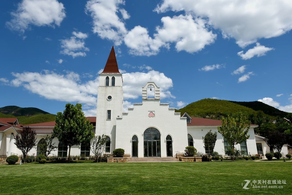 蓝天白云下的“教堂”