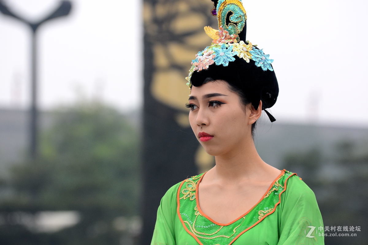 南门唐装礼仪表演中的宫女们