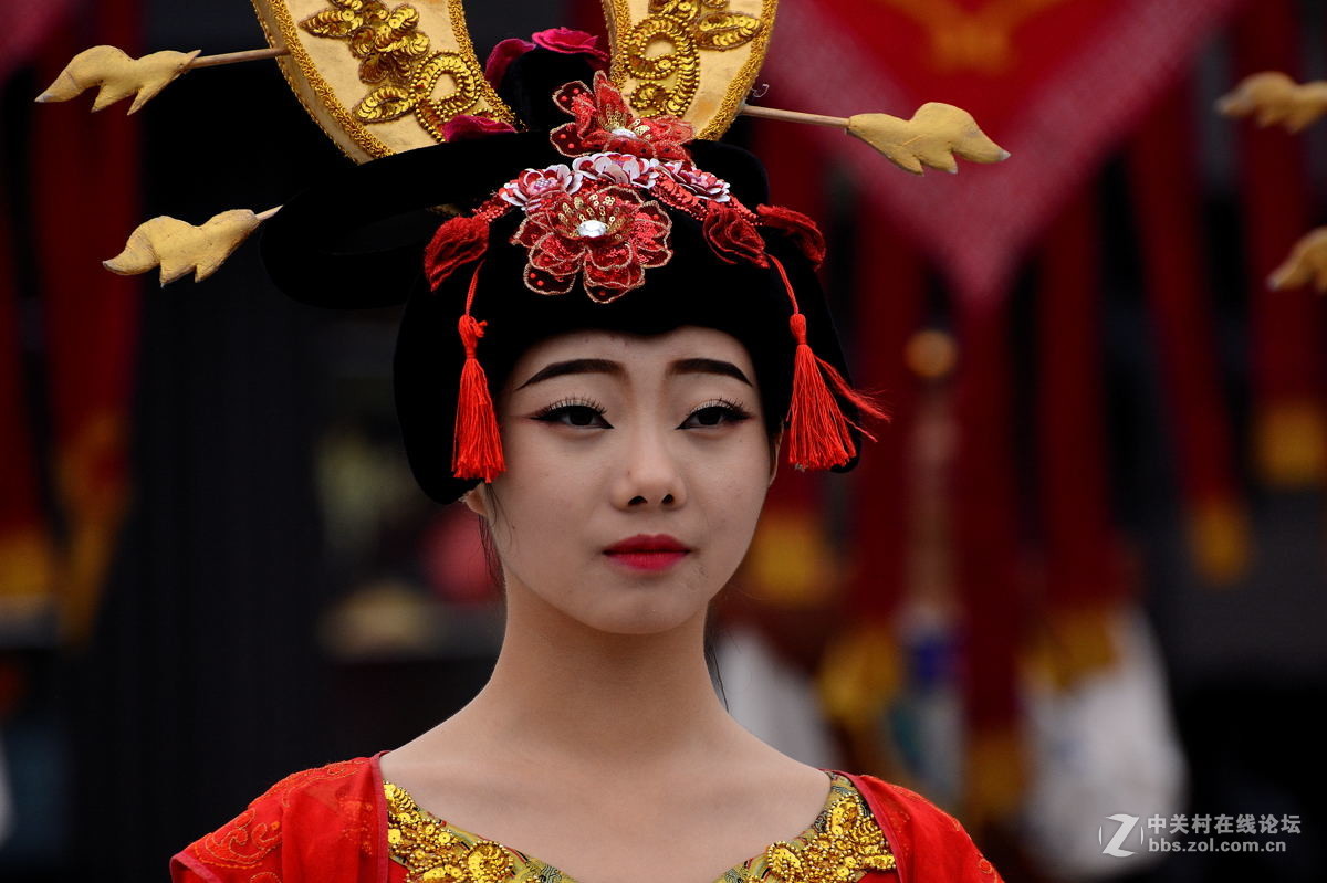 南门唐装礼仪表演中的宫女们