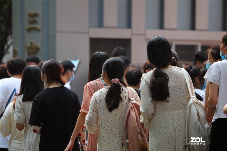 洛阳高考第三天吸引众多考生参加