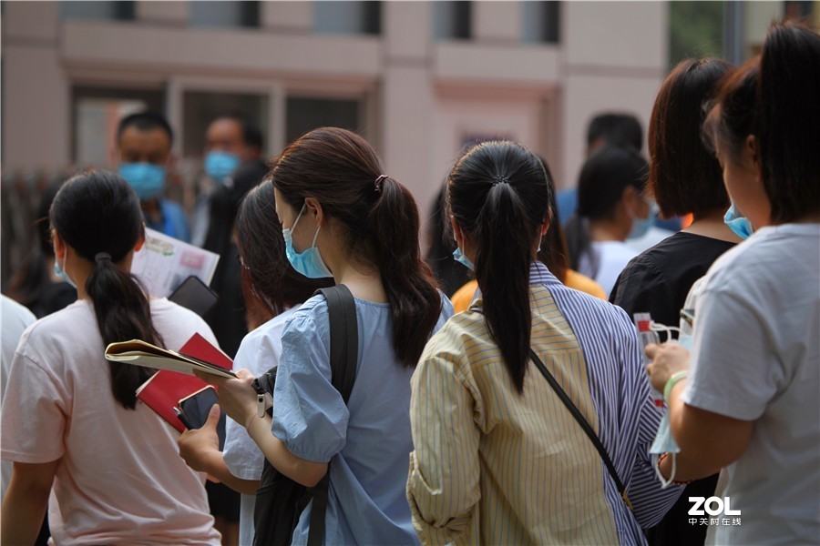 洛阳高考第三天吸引众多考生参加
