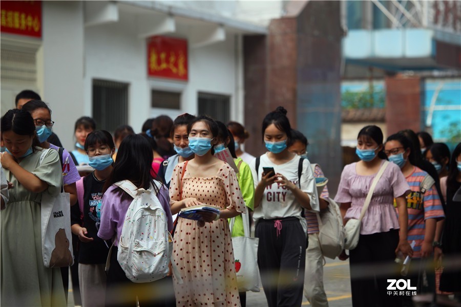 洛阳高考第三天吸引众多考生参加