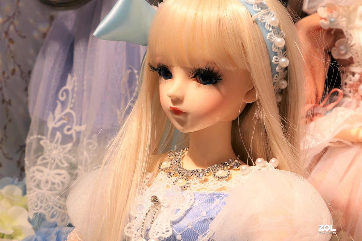 【可爱的小女孩】——摄于上海环球港