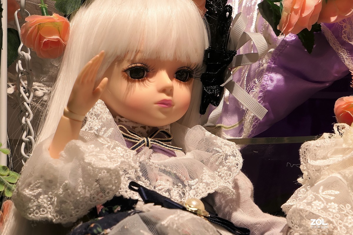 【可爱的小女孩】——摄于上海环球港