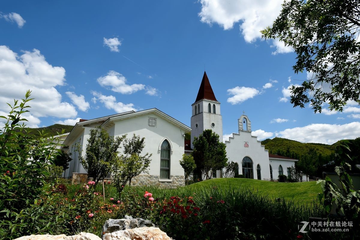 蓝天白云下的“教堂”