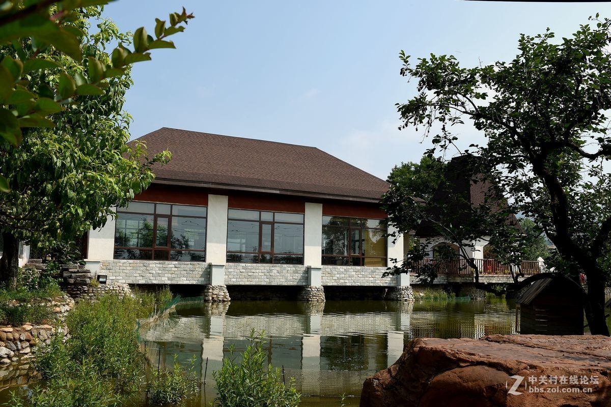 蓝天白云下的“教堂”