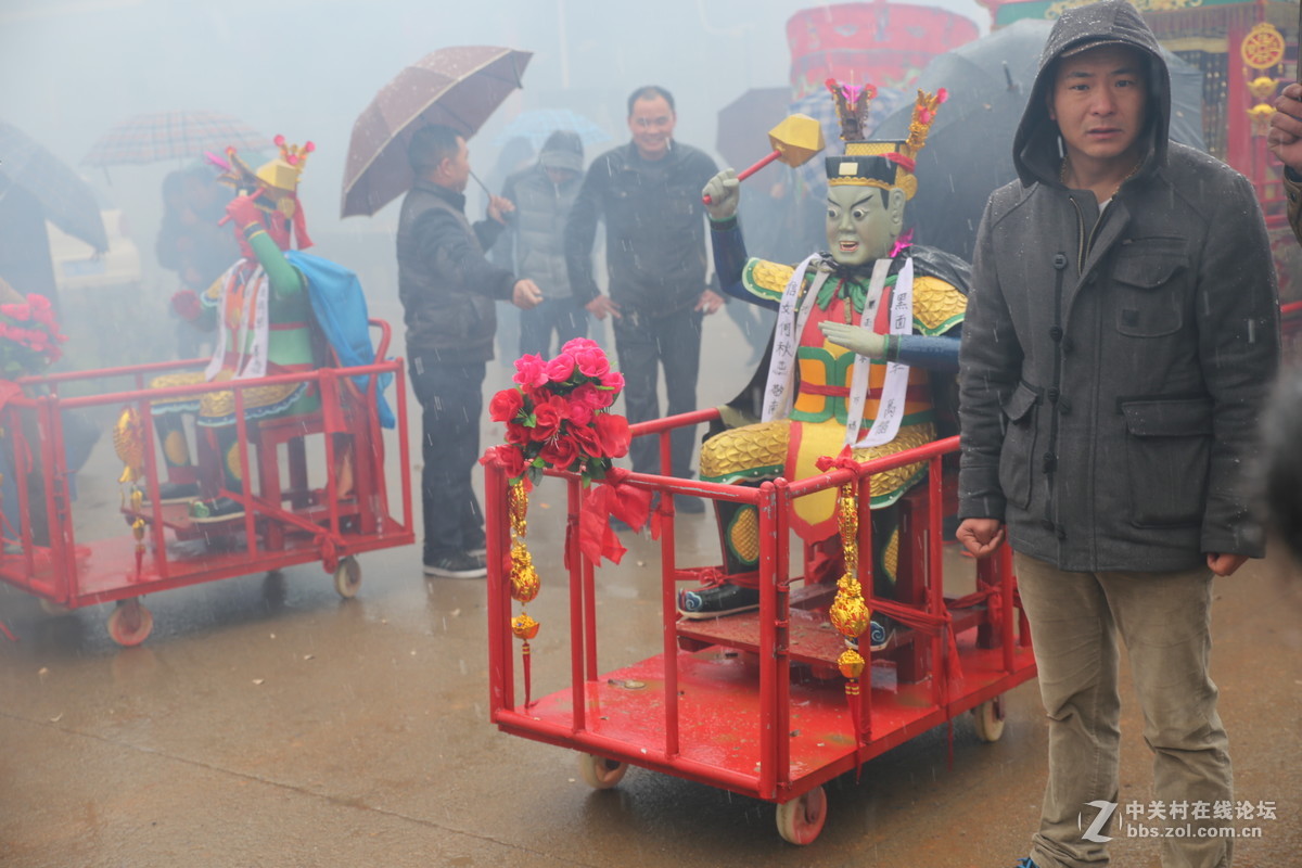 #寻找家乡的年味 # 老家“抬神仙”随拍