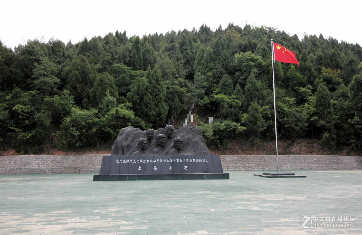 飞龙山红军纪念碑图片