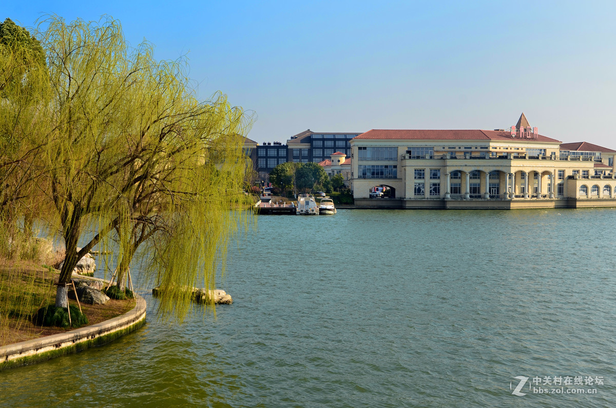 苏州金鸡湖畔