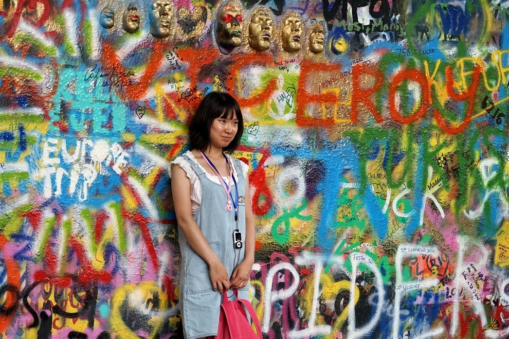 2018-06- 列侬墙前的众生相