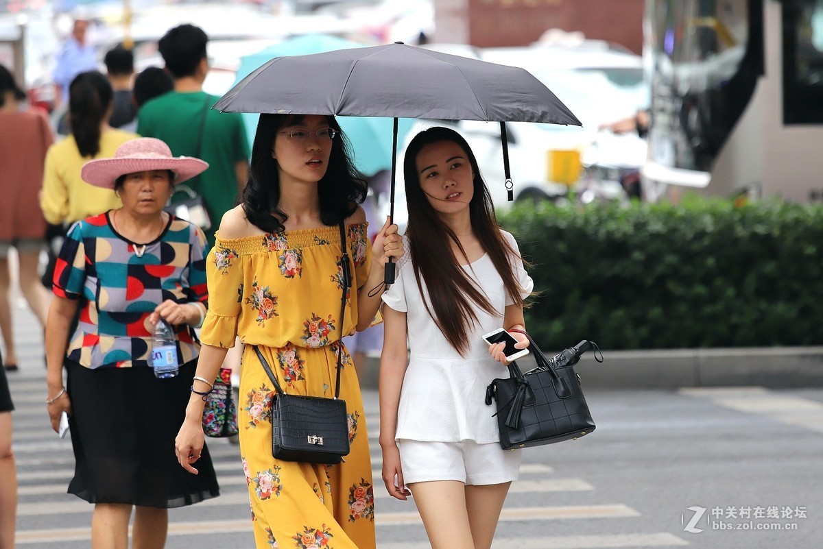 俺不怕热，但街上的妹妹太怕热了，行人稀少，失望啊