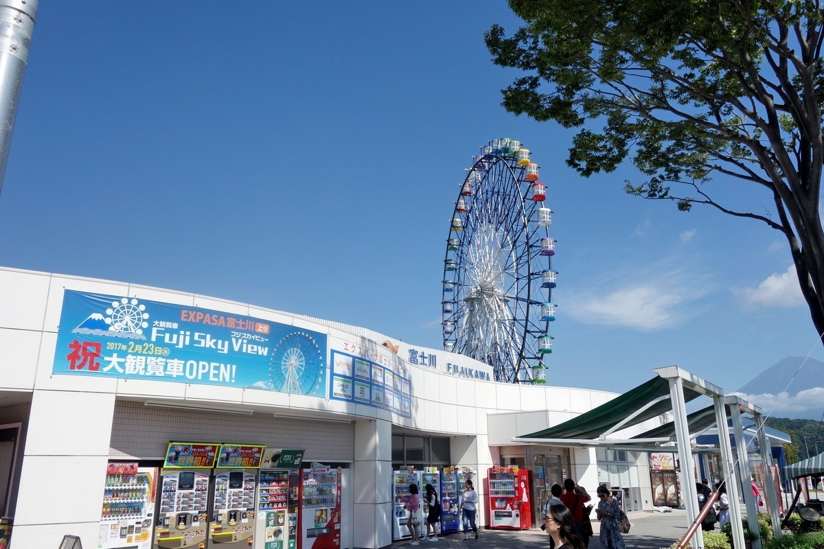 2017-09-19 停车场里的摩天轮