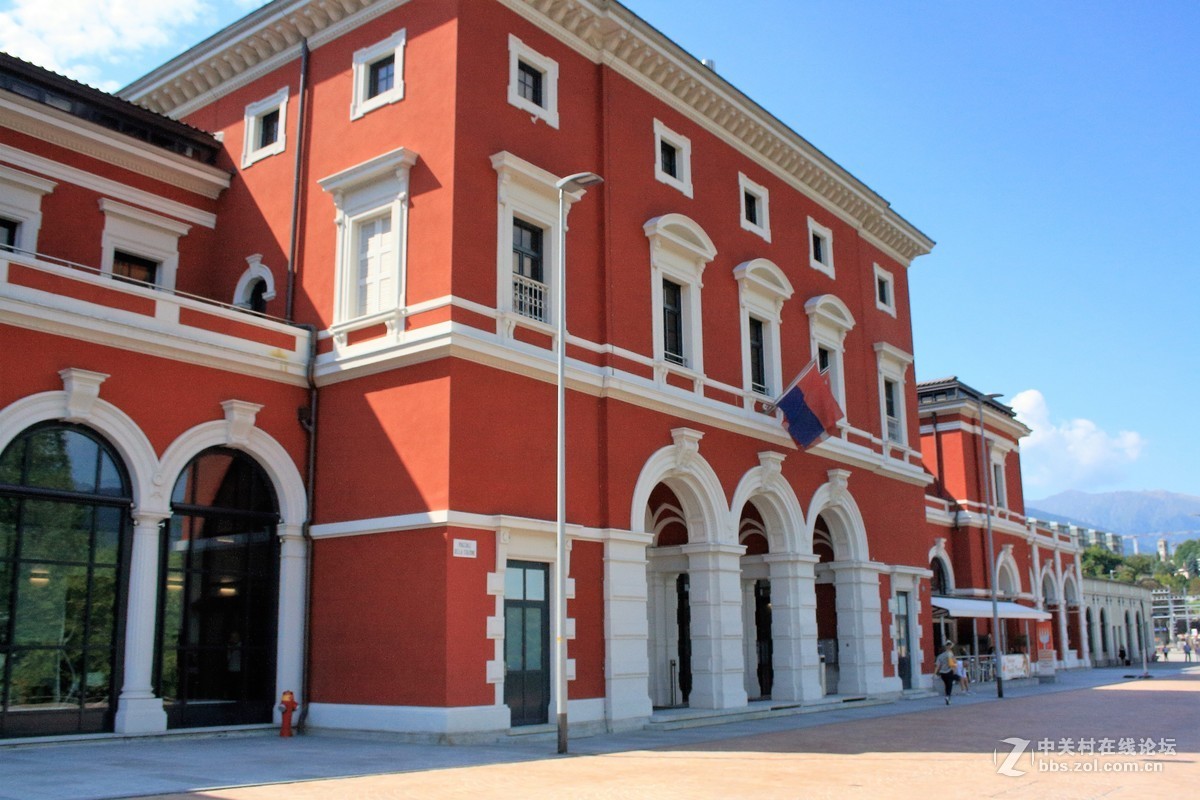 卢加诺(Lugano)是度假胜地提契诺州（Ticino）