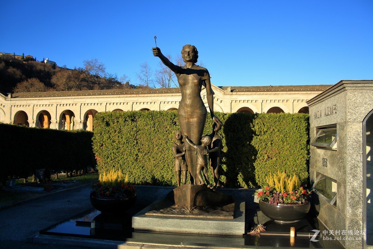 卢加诺(Lugano)是度假胜地提契诺州（Ticino）