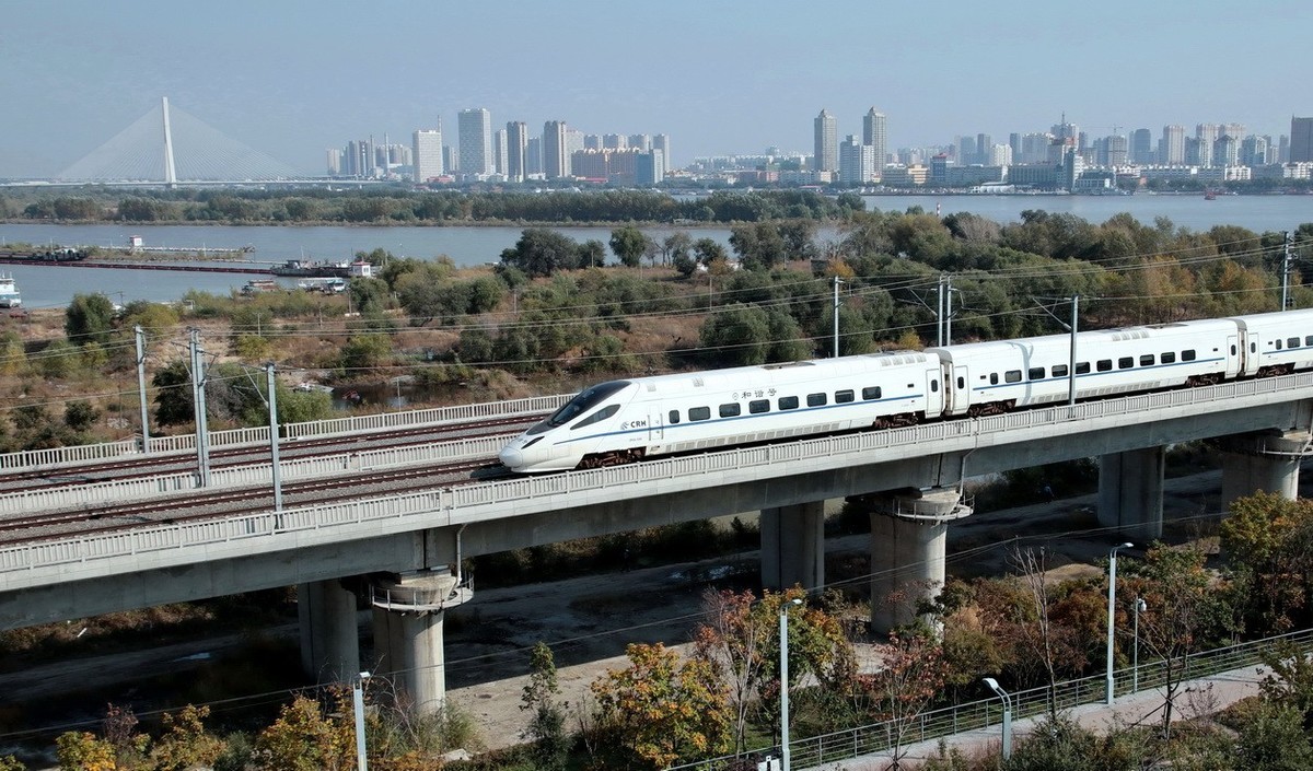 疾驶过江的和谐号1