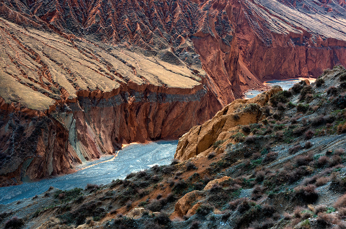 雄奇壮伟之红山大峡谷